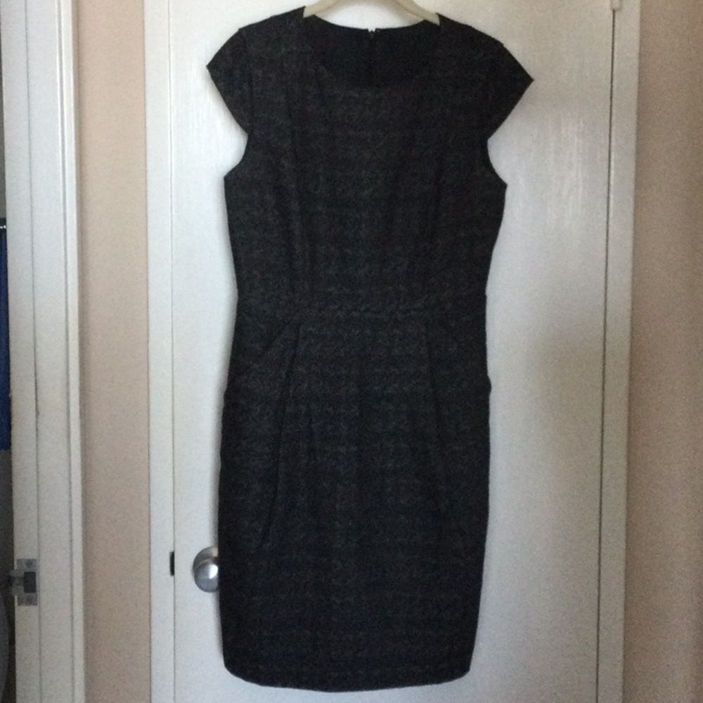 Light weight grey wool dress, mid length size small